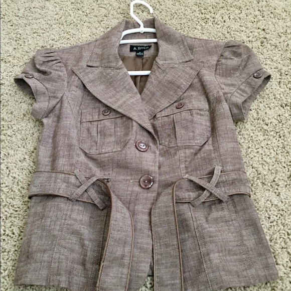 A. Byer Short Sleeved Jacket - Picture 7 of 7